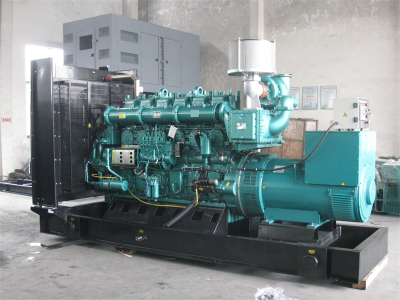 凉城200KW 柴油发电机的油耗是多少？