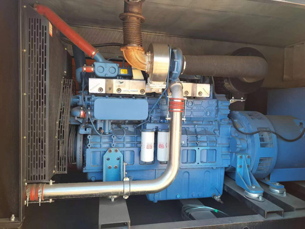 凉城燃油消耗率与进气温度的具体关系是什么？